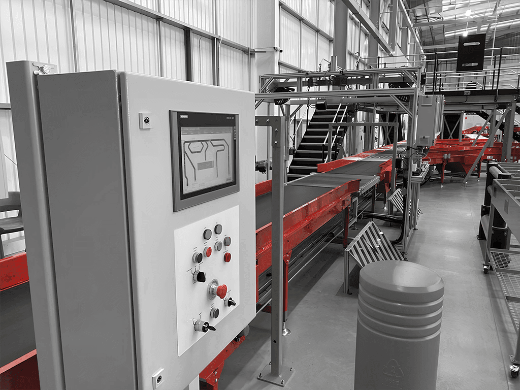 Incline belt conveyor with cleated belts handling lightweight materials