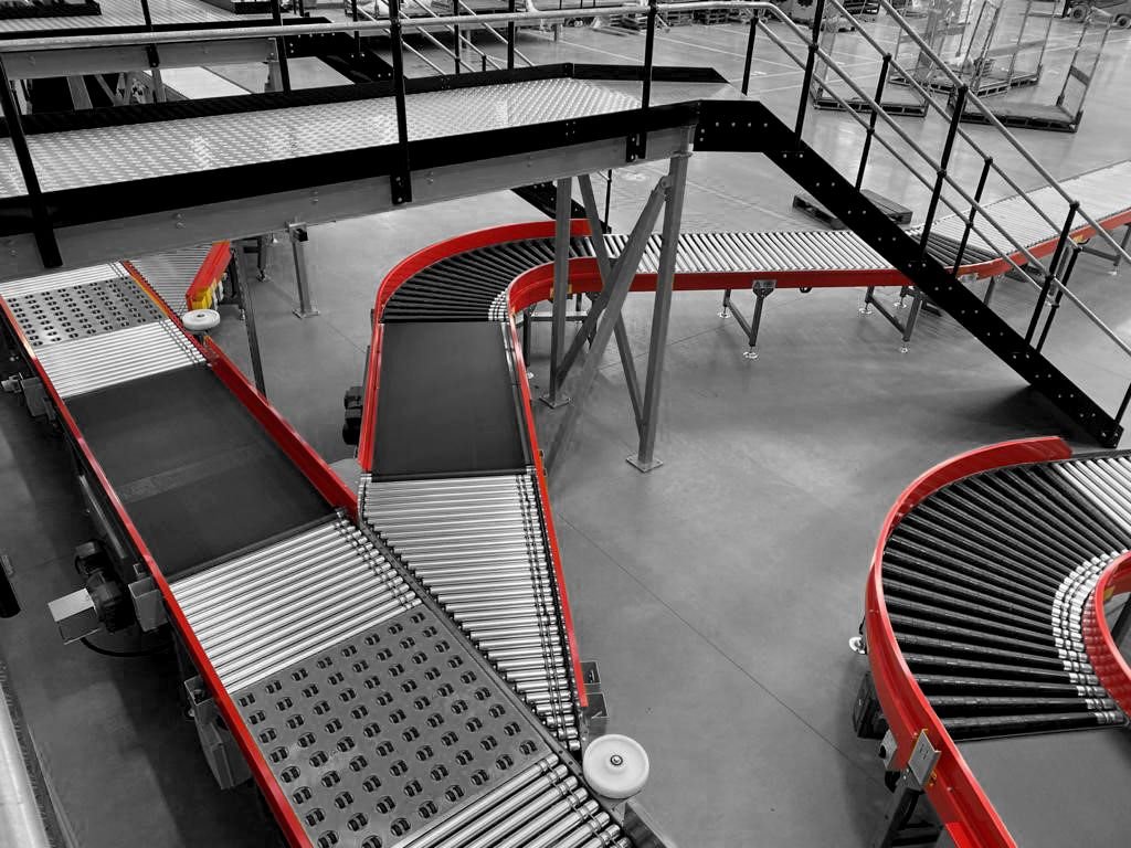 post & parcel conveyor handling mail packages