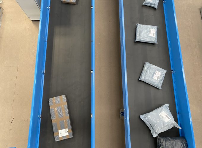 Conveyor parcel handling